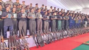 बस्तर में 108 नक्सलियों ने किया सरेंडर, साथ लाए 1 किलो सोना और 3 करोड़ से ज्यादा कैश, एके-47 और इंसास समेत हथियारों का बड़ा जखीरा बरामद