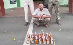 Raigarh News: होटल में छिपाकर रखी अवैध अंग्रेजी शराब जब्त, संचालक गिरफ्तार, 35 पाव अंग्रेजी शराब बरामद