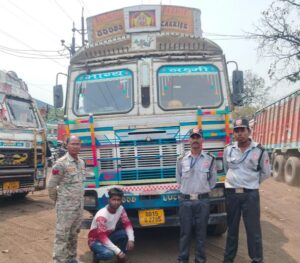 Raigarh News: रायगढ़ पुलिस का अवैध कबाड़ पर ताबड़तोड़ कार्रवाई, 24 घंटे में तीन बड़ी कार्यवाही, दो ट्रकों से 48 टन से अधिक स्क्रैप जब्त, एक लावारिस वाहन भी पकड़ा गया