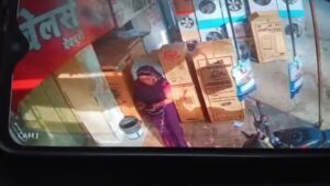 CG: ज्वेलरी ट्राय करने के बहाने लाखों के गहने लेकर भागी महिला, साथी समेत आरोपी गिरफ्तार