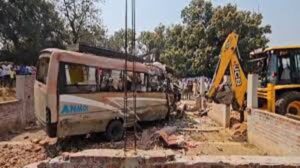 जशपुर में बड़ा सड़क हादसा, बस पलटने से 6 लोगों की मौत, 9 गंभीर घायल