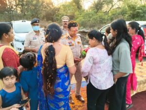 Raigarh News: एसएसपी शशि मोहन सिंह पहुंचे “आशा प्रशामक देखभाल गृह”, वृद्धजनों का कुशलक्षेम जानकर दी होली की शुभकामनाएं