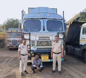 Raigarh News: “ऑपरेशन प्रहार” के तहत अवैध कबाड़ परिवहन पर रायगढ़ पुलिस की एक और बड़ी कार्रवाई, ट्रक सहित 13 टन अवैध स्क्रैप जब्त, 10 लाख का ट्रक और 2.87 लाख का स्क्रैप जब्त, आरोपी पर वैधानिक कार्रवाई