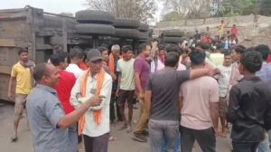 CG News: कोयले से भरे ट्रेलर ने बाइक सवारों को रौंदा, तीन युवकों की मौके पर मौत, गुस्साए ग्रामीणों ने किया चक्काजाम