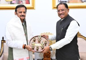 मुख्यमंत्री से मध्यप्रदेश के उपमुख्यमंत्री राजेंद्र शुक्ला ने की सौजन्य मुलाकात, रायपुर – रीवा हवाई सेवा के लिए की मुख्यमंत्री के प्रयासों की सराहना