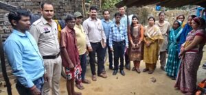 Raigarh News: बाल विवाह पर प्रशासन सख्त, नाबालिग बालक की शादी रुकवाई, समझाइश के बाद दोनों पक्षों ने 21 वर्ष तक विवाह टालने का लिया संकल्प