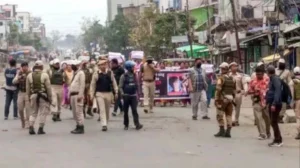 मणिपुर में बच्चों की मौत के बाद भड़का गुस्सा! सड़कों पर उतरी भीड़, पुलिस ने छोड़े आंसू गैस के गोले