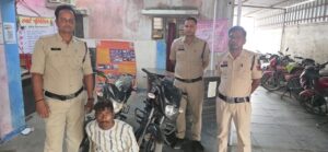 Raigarh News: चोरी की दो बाइक के साथ आरोपी गिरफ्तार, ट्रांसपोर्ट नगर में ग्राहक तलाशते धराया, डेढ़ लाख की बाइक जब्त
