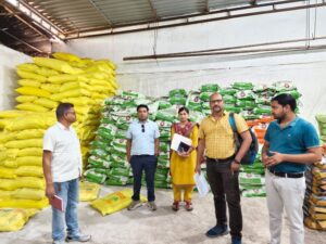 Raigarh News: कृषि विभाग की बड़ी कार्रवाईः 14.225 टन उर्वरक जब्त, 4 को नोटिस