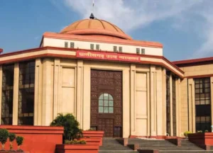 हाईकोर्ट का सख्त संदेश! सास की अनदेखी पड़ी भारी—बहू की नौकरी पर मंडराया खतरा