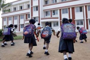 गर्मी ने तोड़ा रिकॉर्ड… 42°C पार होते ही सरकार का बड़ा फैसला, स्कूलों में अचानक छुट्टी घोषित