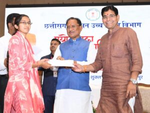 छत्तीसगढ़ को प्रगति और समृद्धि के नए आयामों तक ले जाने में युवा पीढ़ी की महत्वपूर्ण भूमिका – उच्च शिक्षा मंत्री टंकराम वर्मा