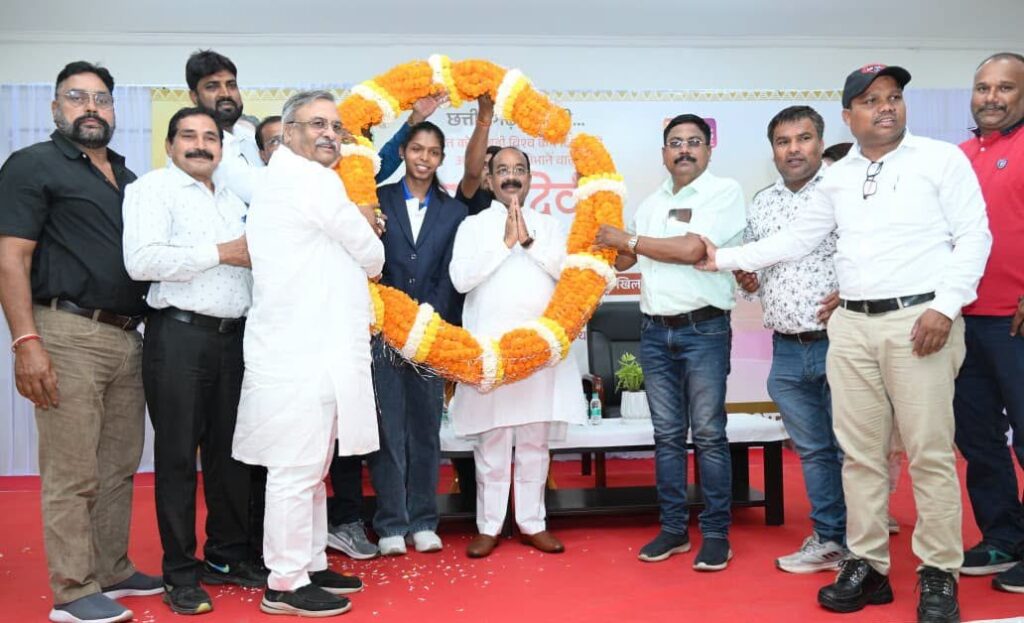 मिट्टी के घर से वर्ल्ड चैंपियन तक… इस बेटी ने अकेले दिलाए 16 प्वाइंट्स, अब मिला 50 लाख का सम्मान