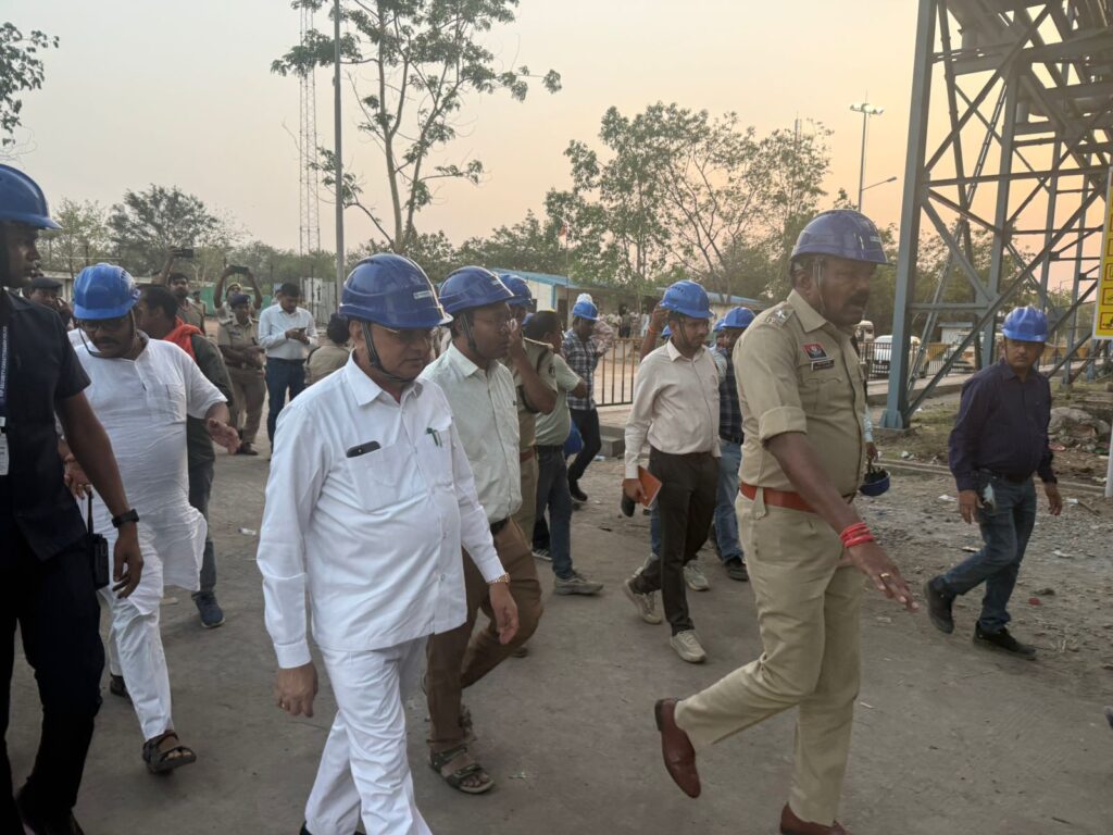 उद्योग एवं सार्वजनिक उपक्रम मंत्री  लखनलाल देवांगन ने किया वेदांता पावर प्लांट के घटनास्थल का निरीक्षण