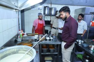 Raigarh News: ‘सही दवा, शुद्ध आहार’ अभियान के तहत गुणवत्ता व स्वच्छता पर प्रशासन का फोकस, जिला पंचायत सीईओ ने किया निरीक्षण, बेकरी से पनीर का नमूना संग्रह कर भेजा गया प्रयोगशाला