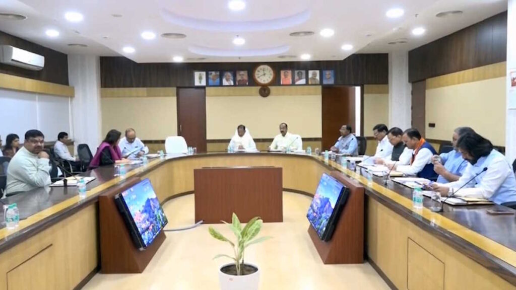 BREAKING: साय कैबिनेट की बैठक हुई शुरू, नक्सलवाद की समाप्ति के बाद बस्तर 2.0 प्रोजेक्ट को लेकर होगी चर्चा…