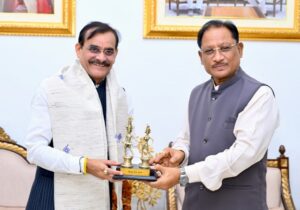 मुख्यमंत्री विष्णु देव साय से सांसद विष्णु दत्त शर्मा ने की सौजन्य मुलाकात