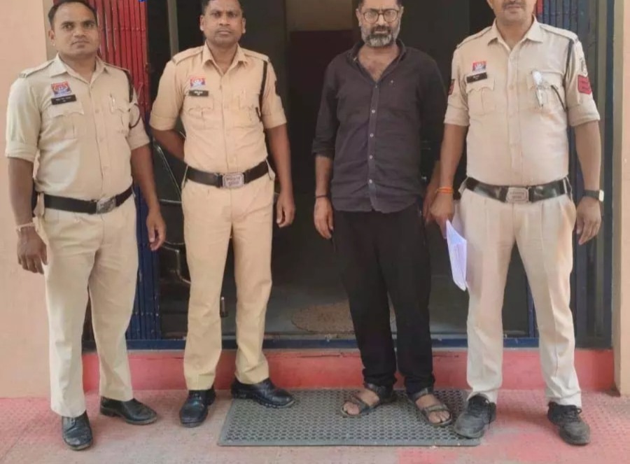 मोबाइल में छिपा था लाखों का खेल… IPL के नाम पर चल रहा था गुप्त जाल, अचानक पुलिस की रेड से मचा हड़कंप