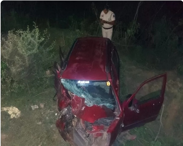 CG News: सड़क हादसे में पिता-पुत्र की मौत, मां समेत दो गंभीर, तेज रफ़्तार बोलेरो ने मारी टक्कर, परिवारिक कार्यक्रम से घर लौटते समय हुआ हादसा