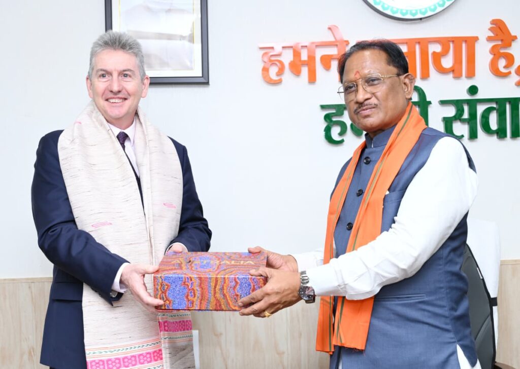 मुख्यमंत्री विष्णु देव साय से आस्ट्रेलिया के महावाणिज्य दूत बर्नार्ड लिंच ने की सौजन्य मुलाकात