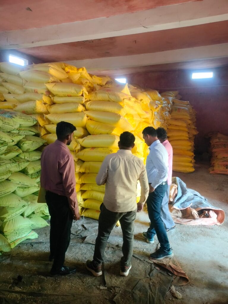 अवैध उर्वरक भंडारण पर लगातार कार्रवाई जारी