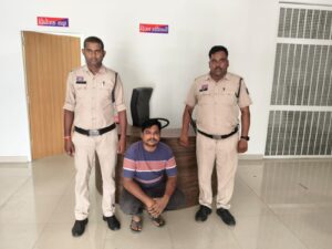 Raigarh News: “ऑपरेशन अंकुश” के तहत ऑनलाइन क्रिकेट सट्टे पर एक और प्रहार — जूटमिल में सटोरिया गिरफ्तार