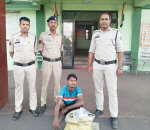 Raigarh News: ऑपरेशन “आघात” के तहत लैलूंगा व पूंजीपथरा पुलिस की बड़ी कार्रवाई,  पुलिस ने देलारी में रेड कर 40 लीटर कच्ची महुआ शराब जप्त