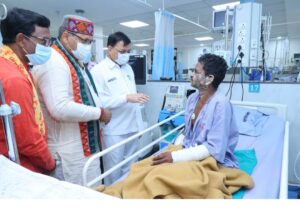 सिंघीतराई प्लांट हादसाः कैबिनेट मंत्री लखन लाल देवांगन ने घायलों का जाना हालचाल, बेहतर उपचार के दिए निर्देश
