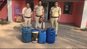 Raigarh: “अपना ढाबा” में डीजल का अवैध खेल: तमनार पुलिस की रेड में 160 लीटर डीजल जब्त, संचालक गिरफ्तार