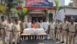 CG NEWS: अंतरराज्यीय गांजा तस्कर गिरोह का भंडाफोड़, 26 लाख के 54 किलो गांजा के साथ 6 सदस्य गिरफ्तार