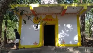 जशपुर: प्राचीन शिव मंदिर से  शिवलिंग ही उठा ले गए चोर