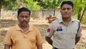 “ऑपरेशन तलाश” में बड़ी सफलता — कुख्यात गौवंश तस्कर रब्बुल खान गिरफ्तार, ‘ऑपरेशन शंखनाद’ के दबाव में सरेंडर मोड पर आया, लैलूंगा पुलिस ने बस स्टैंड के पास दबोचा