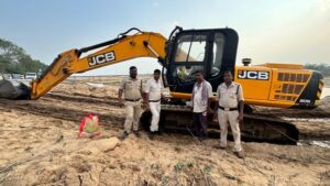 CG News: अवैध रेत परिवहन पर सख्ती, 99 वाहन जब्त कर 27.65 लाख की वसूली