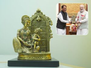 प्रभु श्रीराम के आदर्शों से प्रेरित छत्तीसगढ़ : मुख्यमंत्री साय ने प्रधानमंत्री नरेंद्र मोदी को बेल मेटल निर्मित ‘माता कौशल्या के राम’ कलाकृति की भेंट