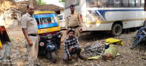 Raigarh News: पुलिस ने घेराबंदी कर ऑटो में ले जा रहे अवैध कबाड़ सहित आरोपी गिरफ्तार, दूसरी कार्रवाई में डंप किया गया स्क्रैप जब्त