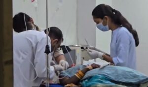 Raigarh News: बरात से लौटते समय सड़क हादसा, तेज रफ्तार कार पेड़ से टकराई, आठ लोग घायल, तीन लोगों को आई गंभीर चोट 