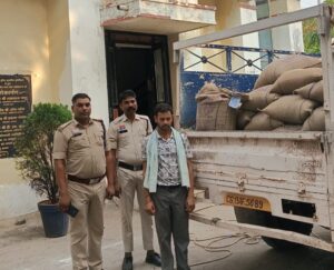 Raigarh News: नाकाबंदी में चक्रधरनगर पुलिस की बड़ी कार्रवाई, 30 क्विंटल चावल पिकअप सहित जब्त
