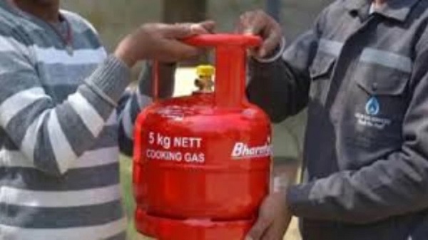   CG News: प्रवासी मजदूरों को मिलेगा 5 किलो LPG सिलेंडर, खाद्य विभाग से सभी कलेक्टर को जारी किया पत्र
