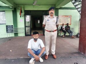 Raigarh News: ऑपरेशन ‘तलाश’ में रायगढ़ पुलिस की बड़ी कामयाबी: 2 साल से फरार ट्रक मालिक अंबिकापुर से गिरफ्तार, चालक के साथ मिलकर किया था लाखों के पाइप का गबन