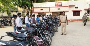 Jashpur News: ट्रैफिक नियमों के उल्लंघन पर जशपुर पुलिस सख्त, बिना नम्बर प्लेट एवं मोडिफाइड वाहनों पर कार्रवाई तेज, यातायात नियमों के उल्लंघन पर 22 मोटर साइकल को पकड़ा, की चालानी कार्यवाही