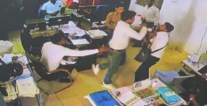 Sarangarh News: पत्रकार से मारपीट करने वाले कृषि विस्तार अधिकारी पर एक्शन, आरईओ निलंबित, आदेश जारी 