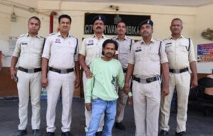CG News: 35 हजार का इनामी दरिंदा गिरफ्तार; सरगुजा पुलिस ने सुलझाई महिला की जघन्य हत्या की गुत्थी, अवैध संबंध की आशंका में महिला से दुष्कर्म के बाद बेरहमी से की थी हत्या