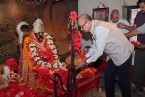 राज्यपाल रमेन डेका सोगड़ा आश्रम पहुंचे मां काली की पूजा अर्चना कर प्रदेशवासियों की सुख समृद्धि और खुशहाली की कामना की