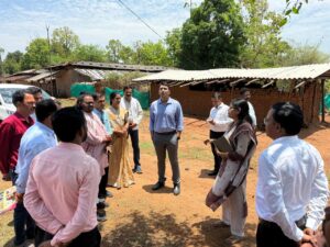 Raigarh News: सुशासन तिहार: पहाड़ी कोरवा बस्ती में पहुँचा प्रशासन, विकास की राह पर बढ़ा ढोर्रोआमा