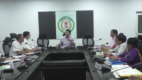 Raigarh News: सीबीएसई मान्यता प्राप्त निजी विद्यालयों की कलेक्टर ने ली समीक्षा बैठक, खराब परीक्षाफल पर दी कड़ी चेतावनी
