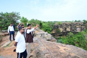 वित्त मंत्री ओपी चौधरी ने मटनार बैराज परियोजना का किया निरीक्षण, 1,269 करोड़ की लागत से बन रही बहुउद्देशीय परियोजना, 21 मेगावाट बिजली का होगा उत्पादन