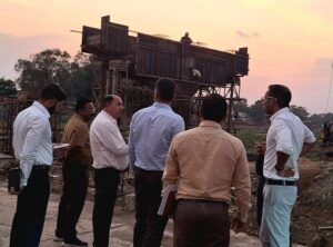 Raigarh News: लोक निर्माण विभाग के सचिव ने निर्माणाधीन कयाघाट ब्रिज और मरीन ड्राइव का किया निरीक्षण, विभागीय अधिकारियों की बैठक लेकर सड़क और भवन निर्माण कार्यों की समीक्षा की