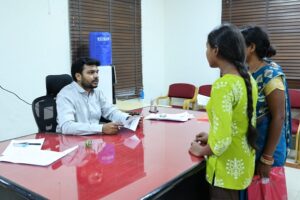 Raigarh News: जनदर्शन में सुनी गई आमजनों की समस्याएं, त्वरित एवं नियमानुसार निराकरण के दिए निर्देश