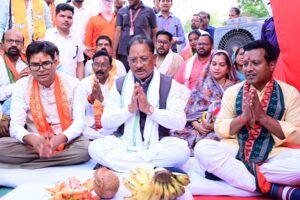 Raigarh: सुशासन तिहार के अवसर पर मुख्यमंत्री ने जिलेवासियों को 102 करोड़ रुपए से अधिक के विकास कार्यों की दी सौगात, 24 कार्यों का हुआ लोकार्पण एवं भूमिपूजन