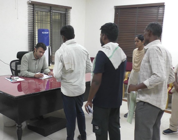  Raigarh News: निर्माण कार्यों में राशि गबन की होगी जांच, अतिक्रमण पर कार्रवाई करने के निर्देश, कलेक्टर मयंक चतुर्वेदी ने कहा- जनदर्शन के प्रकरणों का संवेदनशीलता से निराकरण करें